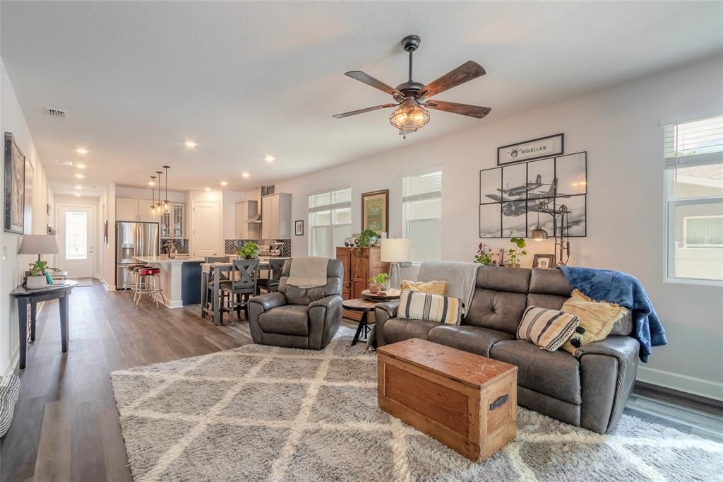 Active With Contract: $425,000 (4 beds, 2 baths, 1921 Square Feet)