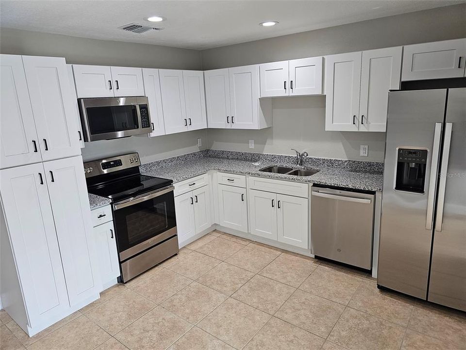 Active With Contract: $1,795 (3 beds, 2 baths, 1232 Square Feet)