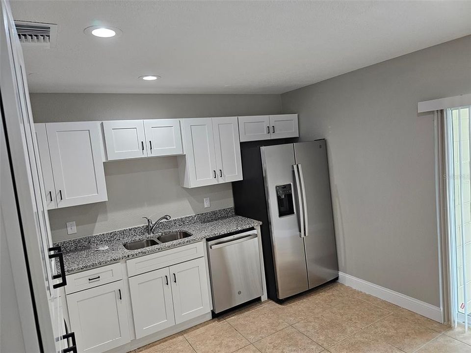 Active With Contract: $1,795 (3 beds, 2 baths, 1232 Square Feet)