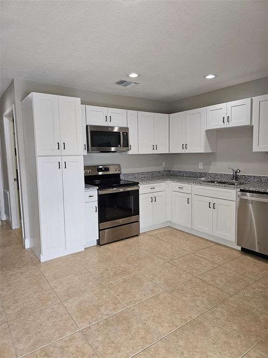 Active With Contract: $1,795 (3 beds, 2 baths, 1232 Square Feet)