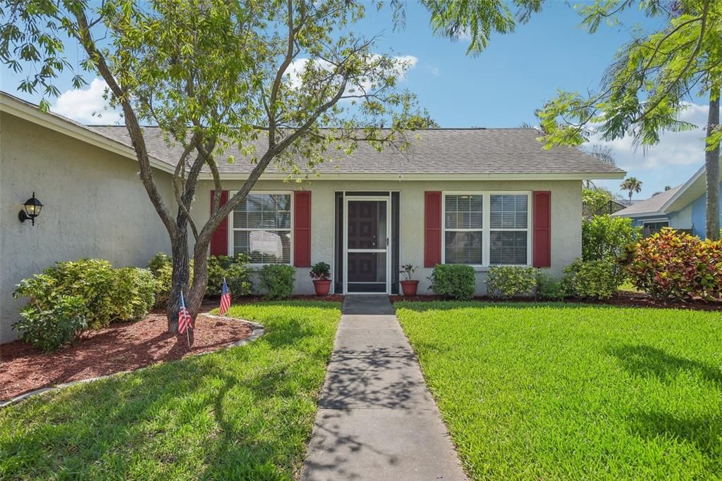 Active With Contract: $469,900 (3 beds, 3 baths, 1815 Square Feet)