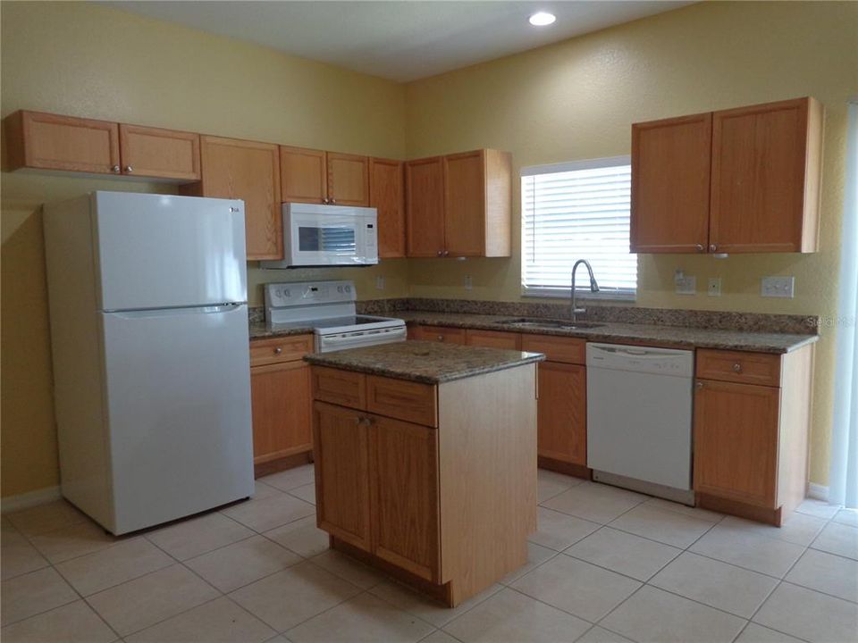 For Sale: $290,000 (2 beds, 2 baths, 1350 Square Feet)