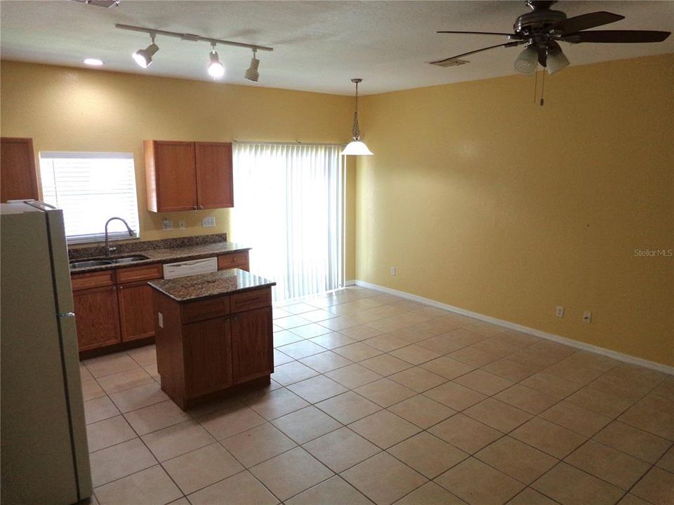 For Sale: $290,000 (2 beds, 2 baths, 1350 Square Feet)