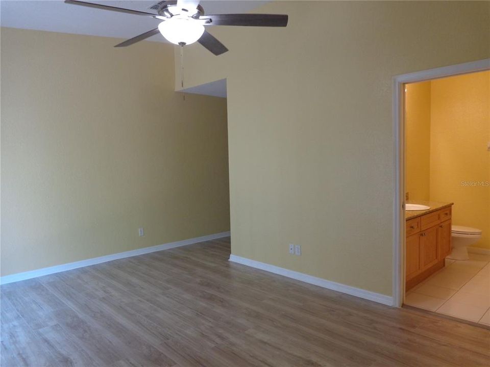 For Sale: $290,000 (2 beds, 2 baths, 1350 Square Feet)