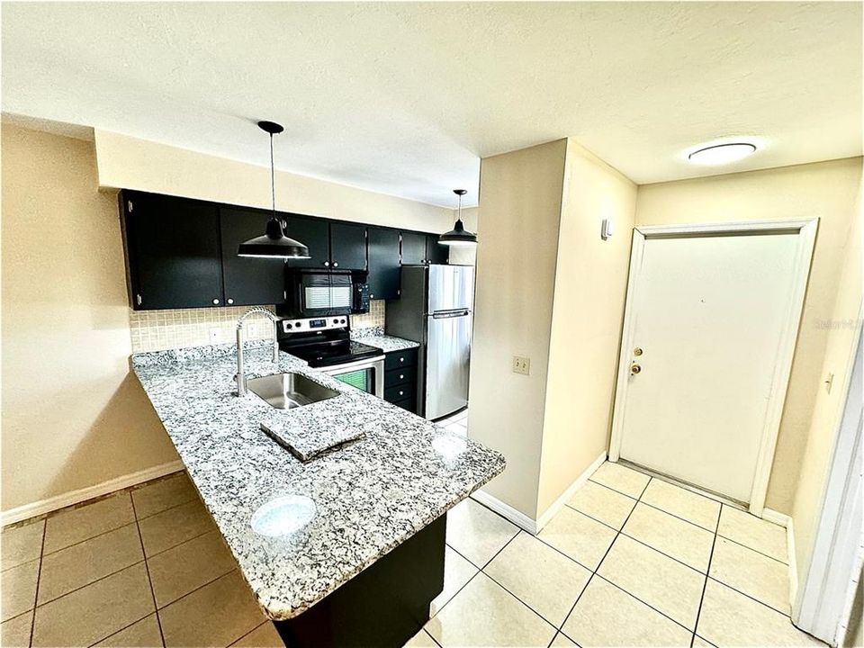 Recently Rented: $1,595 (2 beds, 2 baths, 840 Square Feet)