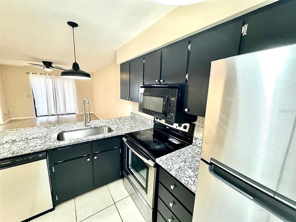 Recently Rented: $1,595 (2 beds, 2 baths, 840 Square Feet)