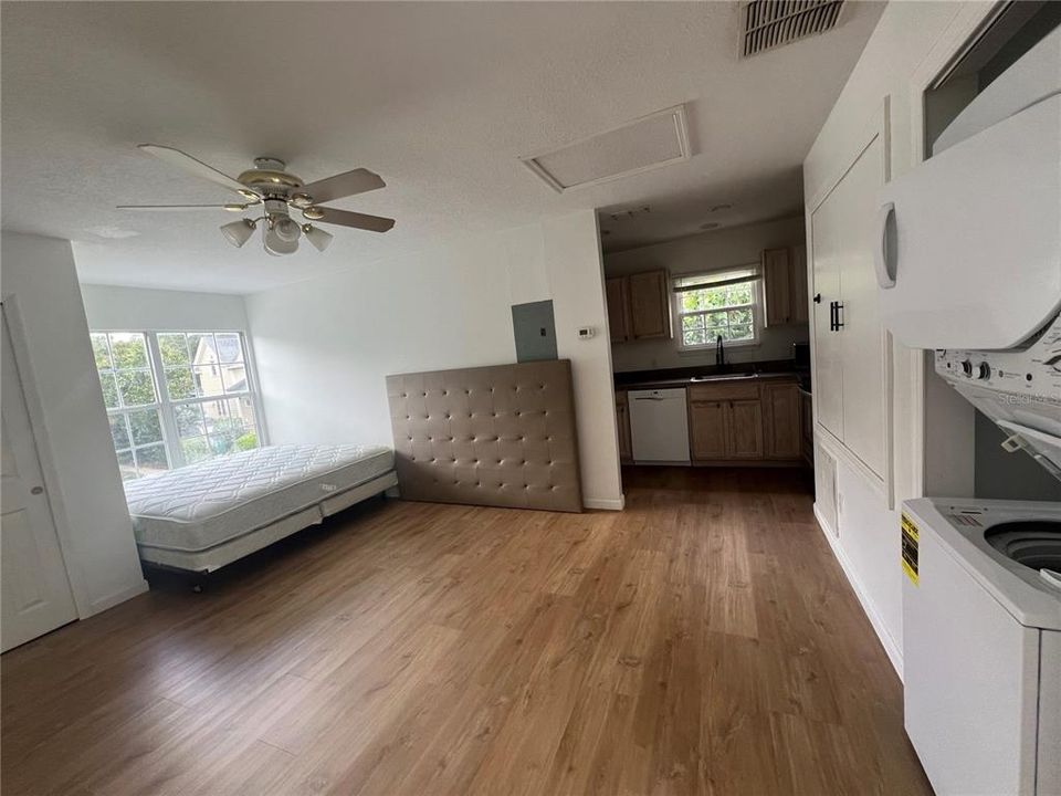 For Rent: $1,550 (1 beds, 1 baths, 400 Square Feet)