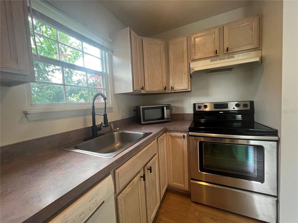 For Rent: $1,550 (1 beds, 1 baths, 400 Square Feet)