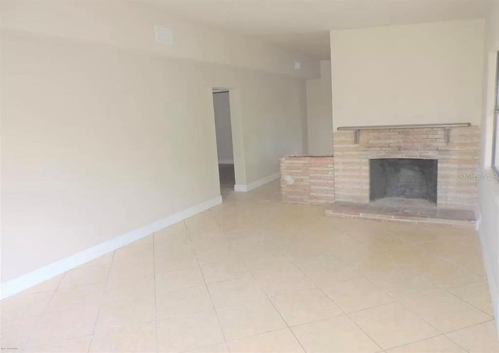 For Sale: $350,000 (3 beds, 1 baths, 1196 Square Feet)