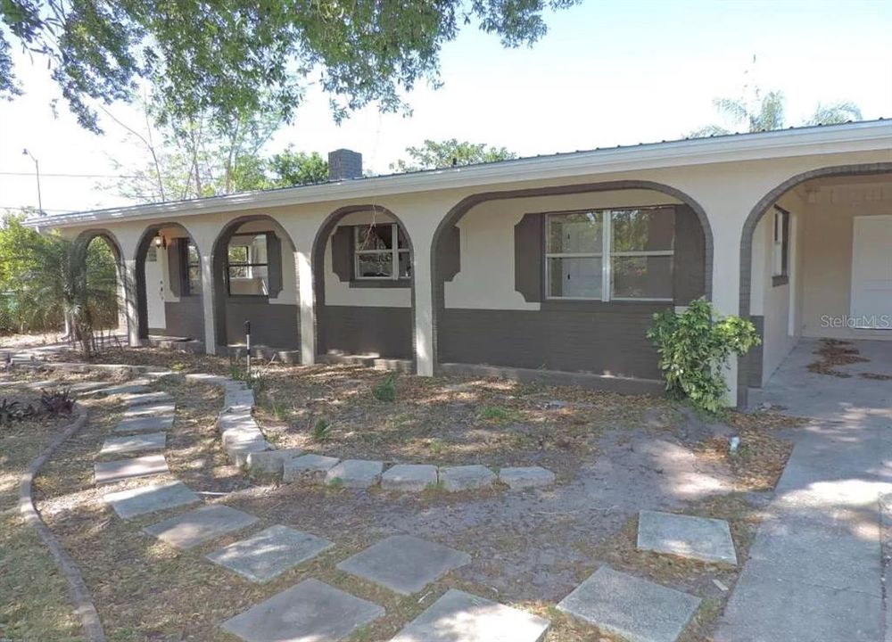 For Sale: $350,000 (3 beds, 1 baths, 1196 Square Feet)