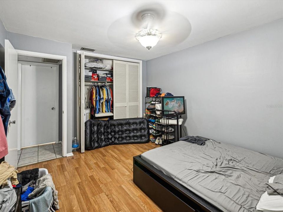 For Sale: $105,000 (1 beds, 1 baths, 642 Square Feet)