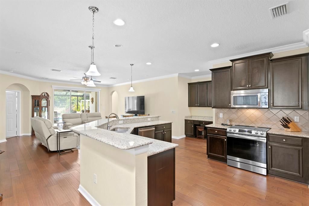 Fantastic open floorplan w/engineered hardwood floors