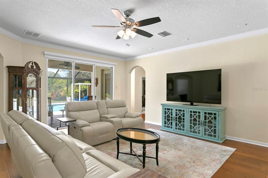 Great natural light in the spacious family room