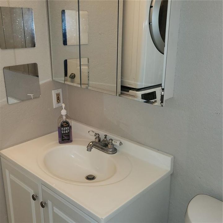 For Rent: $1,700 (2 beds, 1 baths, 1032 Square Feet)