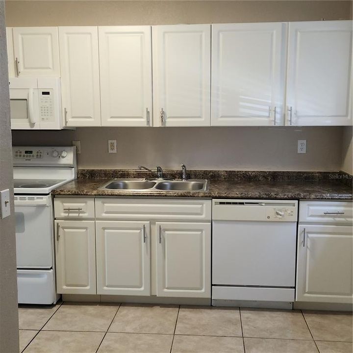 For Rent: $1,700 (2 beds, 1 baths, 1032 Square Feet)