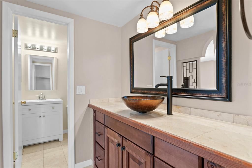 Dual sinks in the primary bath