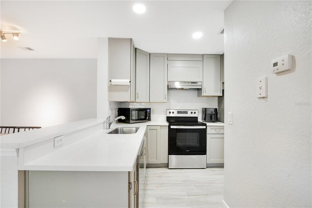 For Sale: $269,500 (2 beds, 2 baths, 1003 Square Feet)