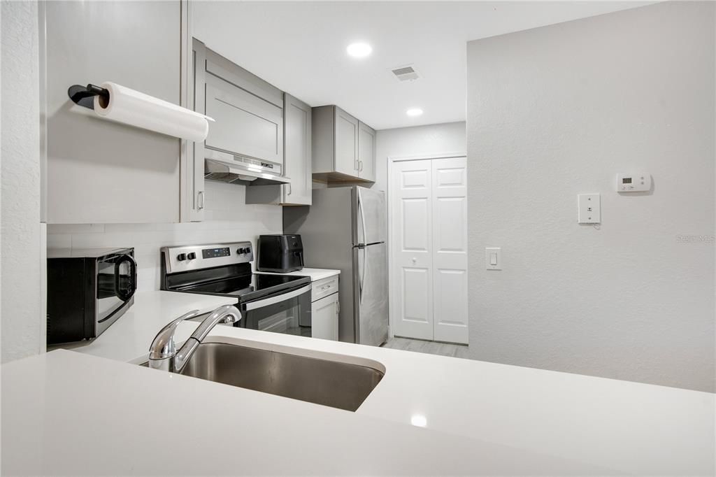 For Sale: $269,500 (2 beds, 2 baths, 1003 Square Feet)