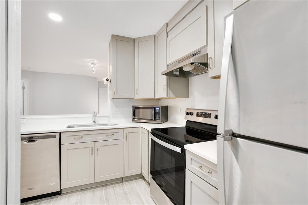 For Sale: $269,500 (2 beds, 2 baths, 1003 Square Feet)