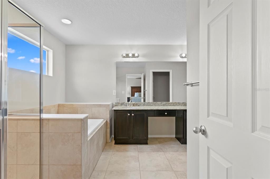 Primary bath with granite counters