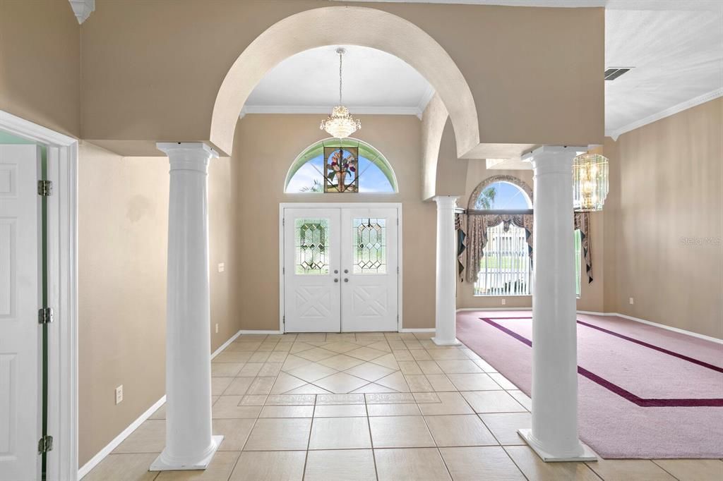 Double entry door leads into this 5 bed, 3 bath, 3,100+sqft home