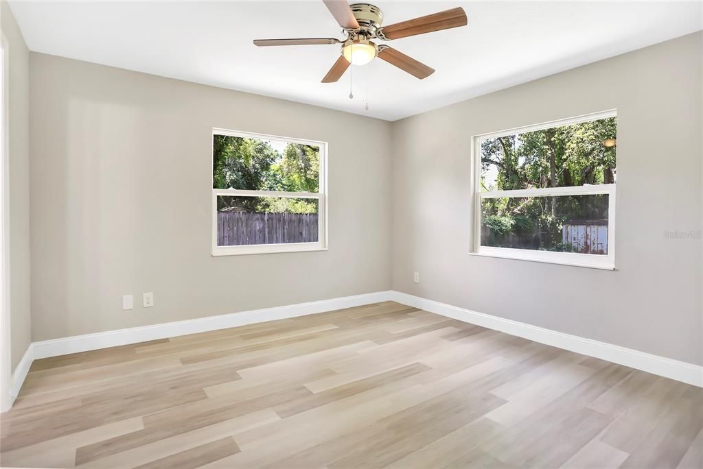 Active With Contract: $320,000 (3 beds, 2 baths, 1092 Square Feet)