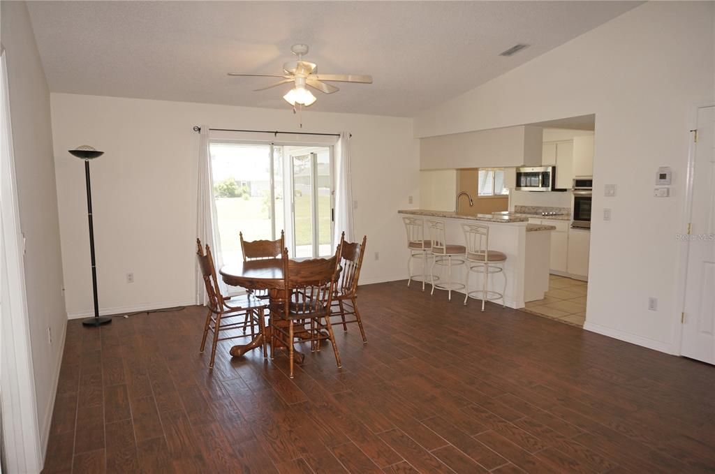 For Sale: $319,500 (3 beds, 2 baths, 1562 Square Feet)
