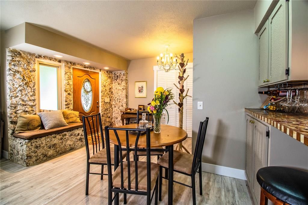 FOYER AND DINETTE