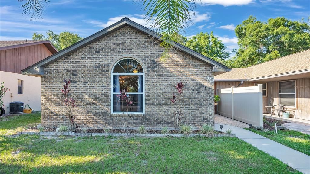 Active With Contract: $225,000 (2 beds, 2 baths, 1187 Square Feet)