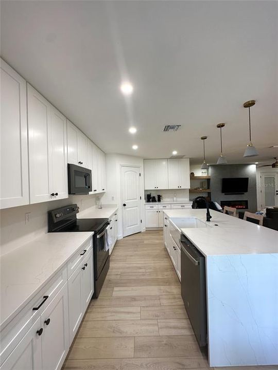 Active With Contract: $395,000 (3 beds, 2 baths, 1680 Square Feet)