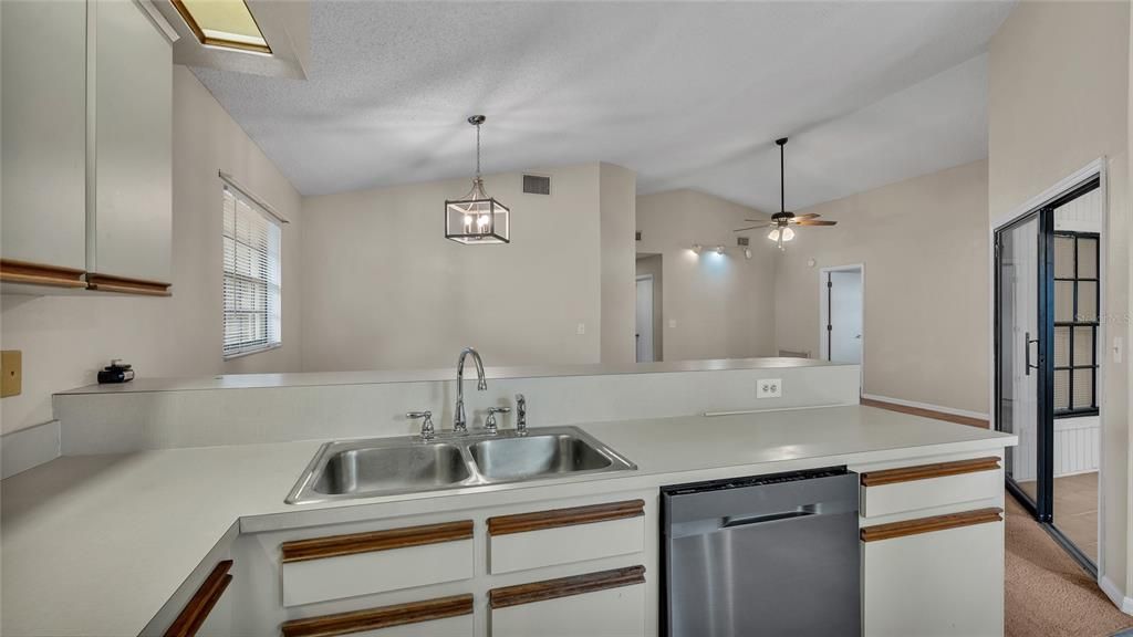 Recently Sold: $319,000 (3 beds, 2 baths, 1643 Square Feet)