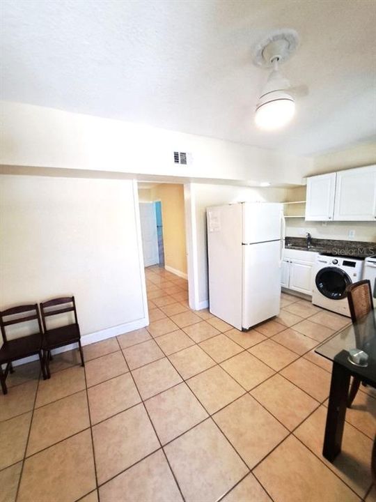 Active With Contract: $1,225 (1 beds, 1 baths, 500 Square Feet)