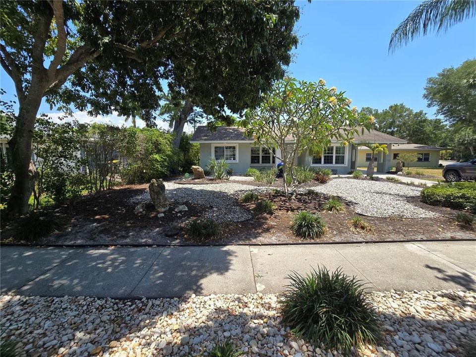 Recently Sold: $765,000 (3 beds, 2 baths, 1445 Square Feet)