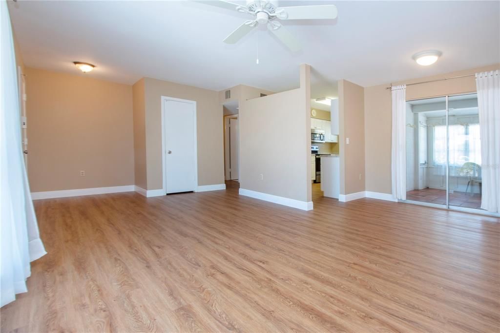 For Sale: $239,000 (2 beds, 1 baths, 1149 Square Feet)