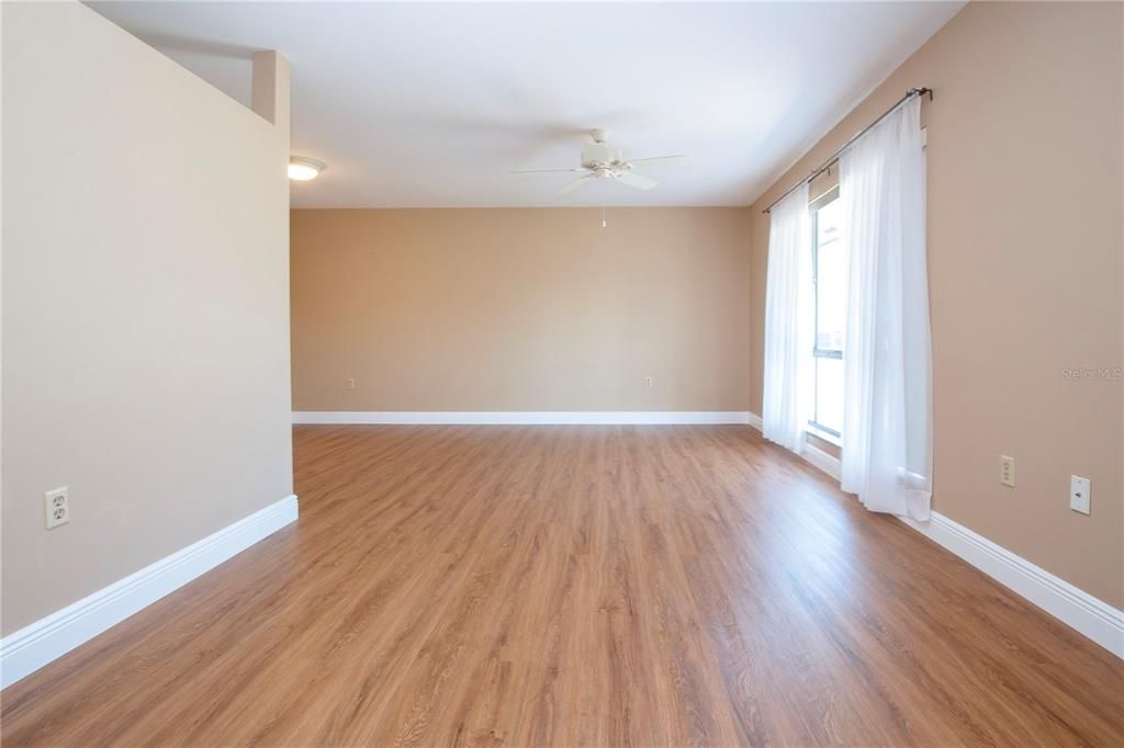 For Sale: $239,000 (2 beds, 1 baths, 1149 Square Feet)