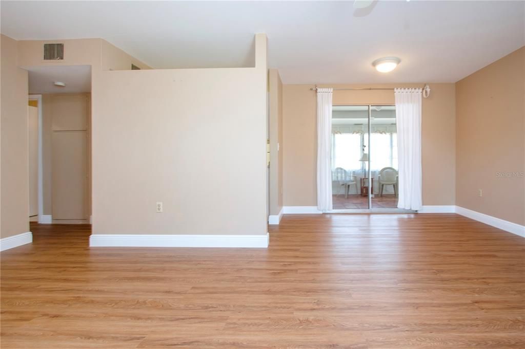 For Sale: $239,000 (2 beds, 1 baths, 1149 Square Feet)