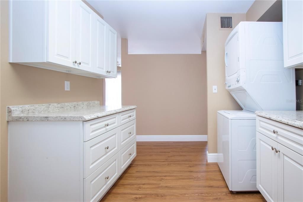 For Sale: $239,000 (2 beds, 1 baths, 1149 Square Feet)