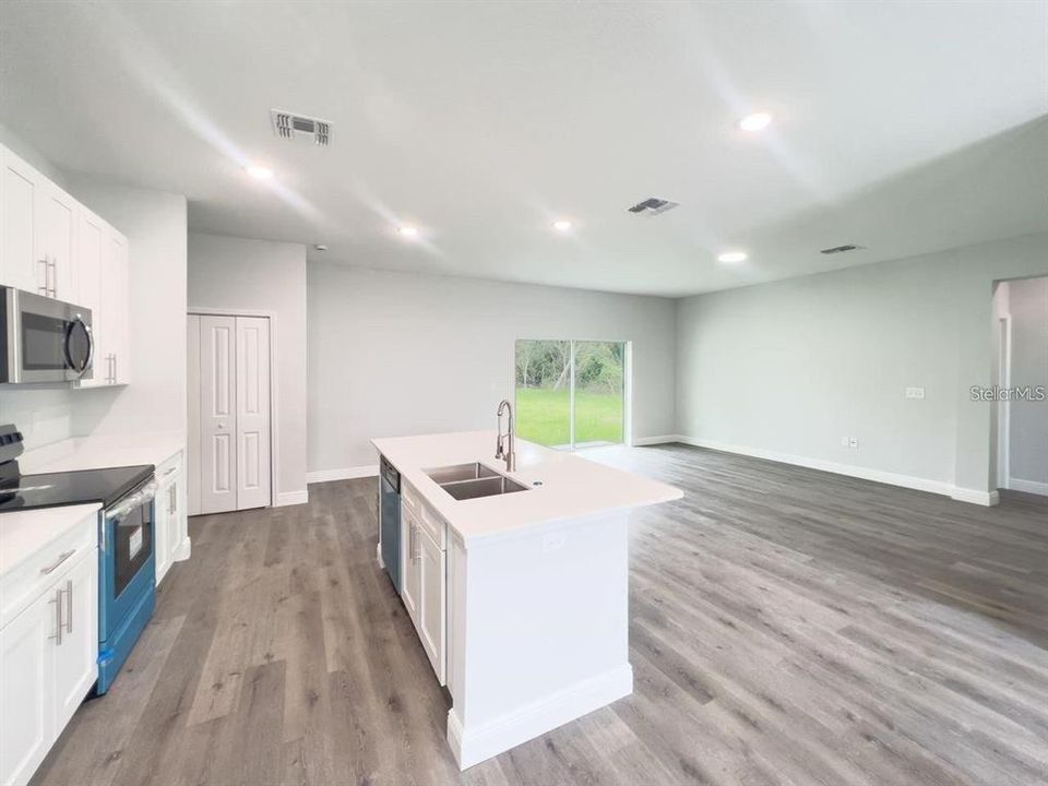 For Sale: $358,997 (4 beds, 2 baths, 1636 Square Feet)