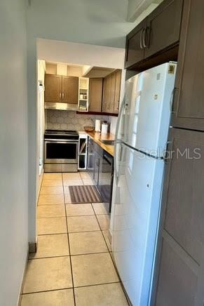 Active With Contract: $115,000 (1 beds, 1 baths, 648 Square Feet)