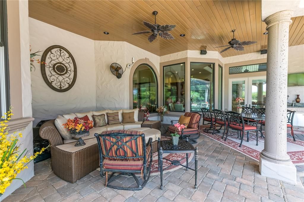 Outside Entertaining & Dining Area