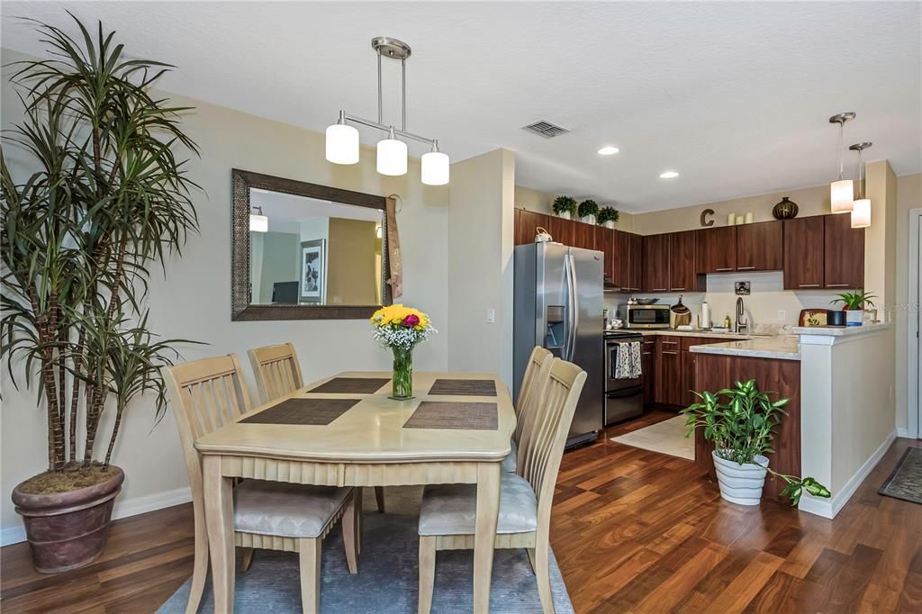 For Sale: $233,500 (2 beds, 2 baths, 1164 Square Feet)