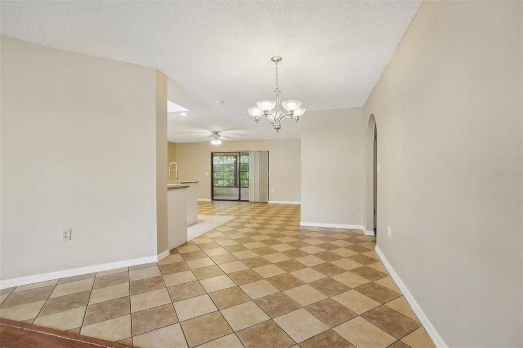 For Sale: $325,000 (2 beds, 2 baths, 1599 Square Feet)