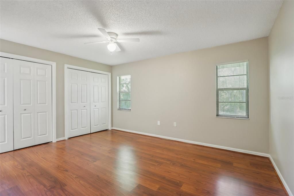 For Sale: $325,000 (2 beds, 2 baths, 1599 Square Feet)