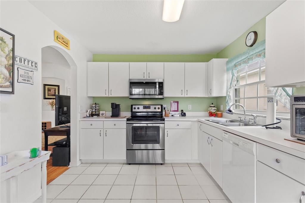 For Sale: $285,000 (2 beds, 2 baths, 1415 Square Feet)