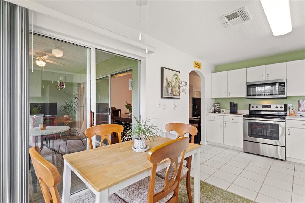 For Sale: $285,000 (2 beds, 2 baths, 1415 Square Feet)