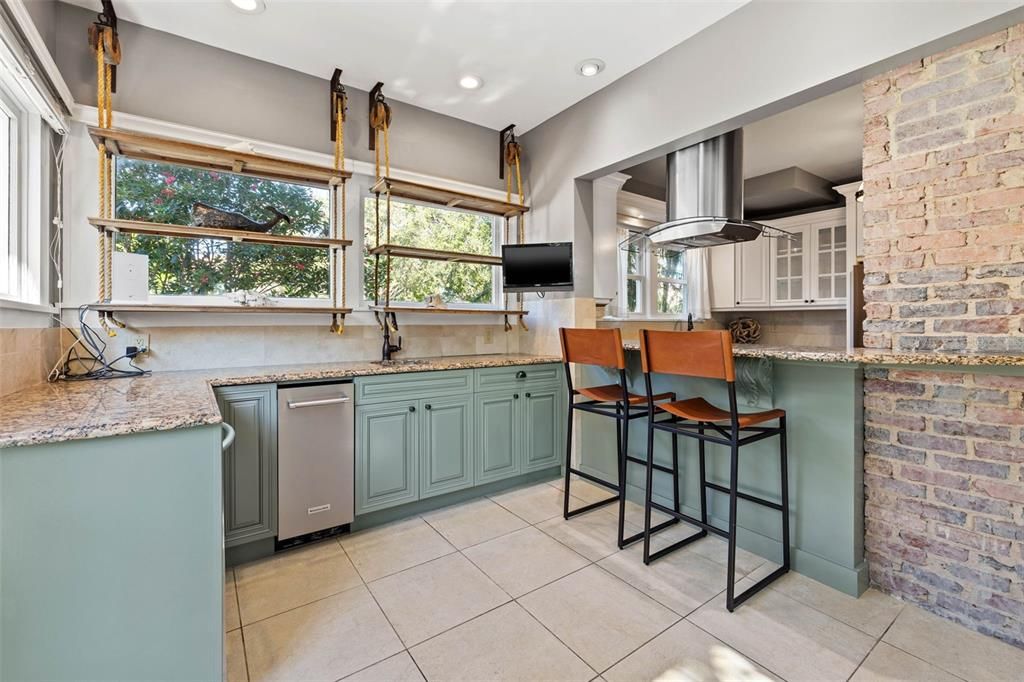 Active With Contract: $2,250,000 (4 beds, 3 baths, 3233 Square Feet)