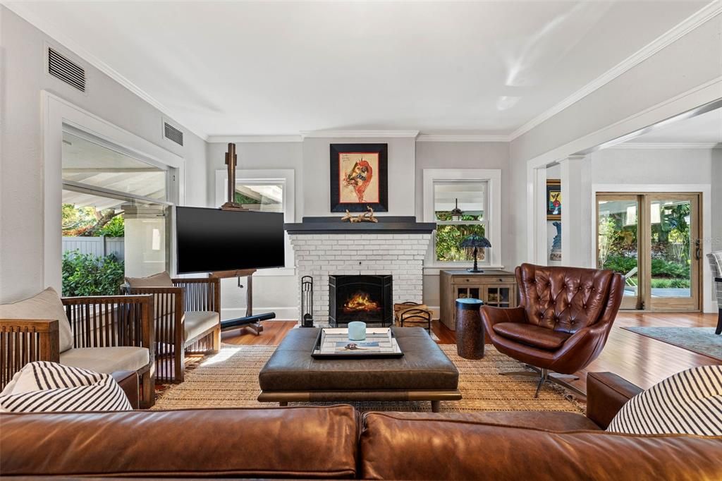 Active With Contract: $2,250,000 (4 beds, 3 baths, 3233 Square Feet)