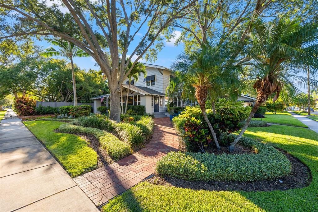 Recently Sold: $2,250,000 (4 beds, 3 baths, 3233 Square Feet)