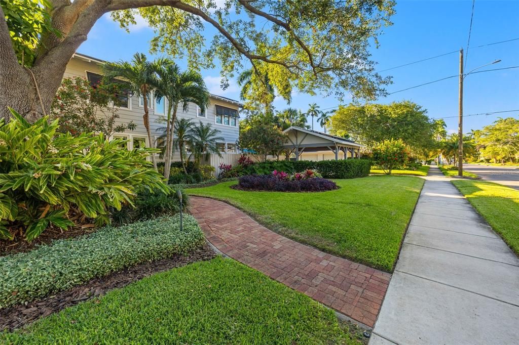 Active With Contract: $2,250,000 (4 beds, 3 baths, 3233 Square Feet)