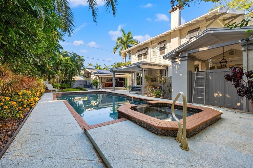 Recently Sold: $2,250,000 (4 beds, 3 baths, 3233 Square Feet)